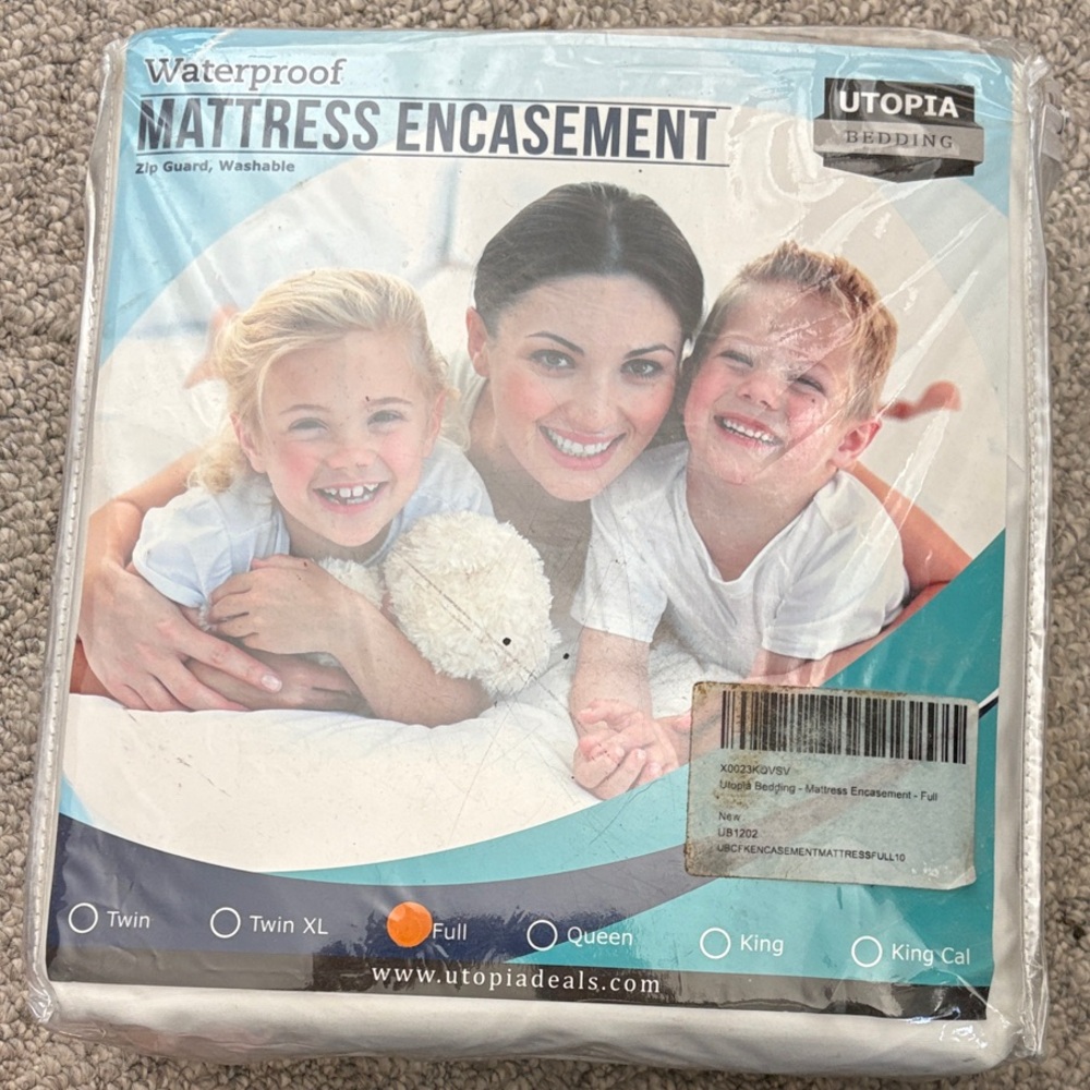 Topia Full Mattress Cover - white